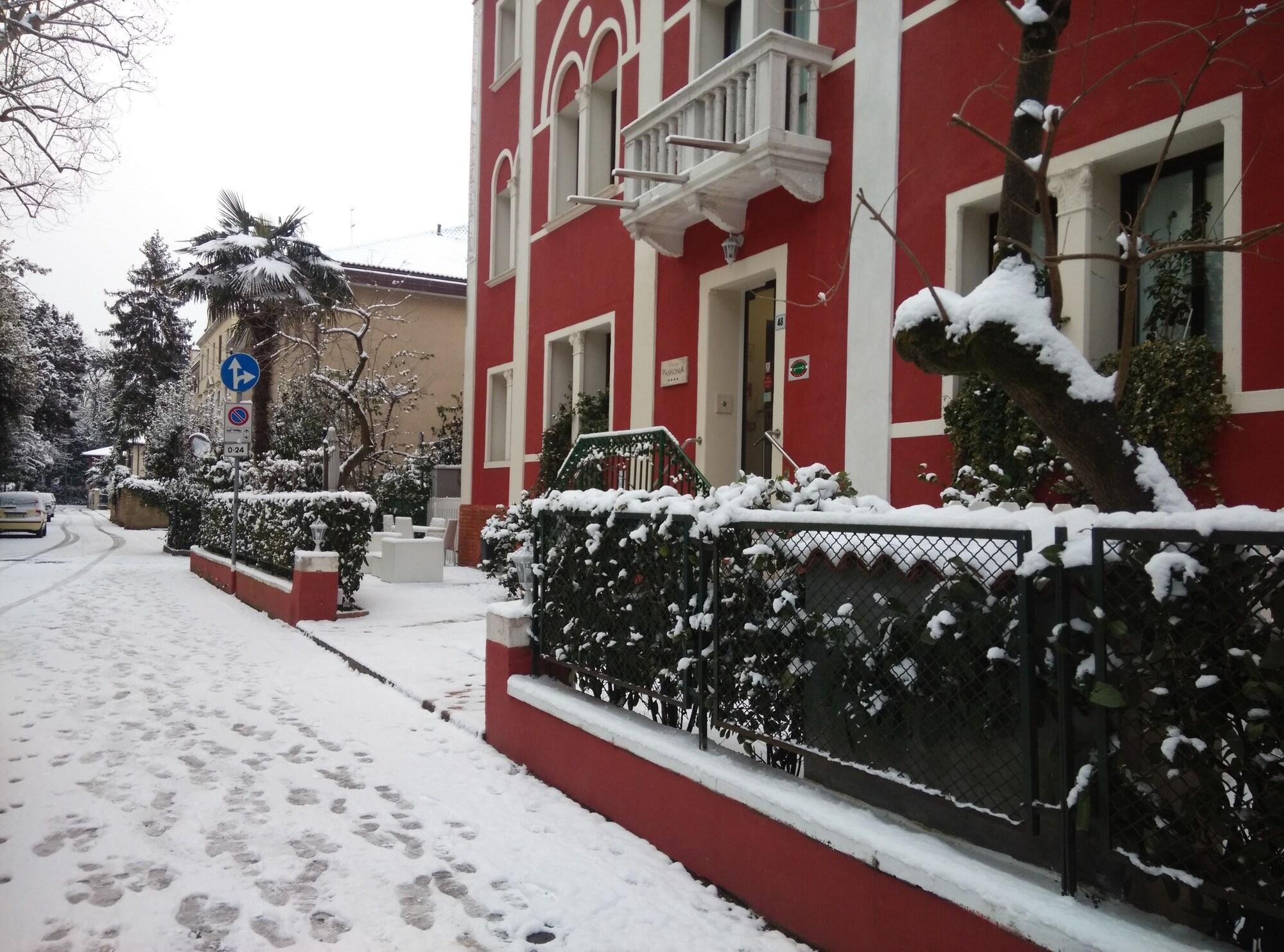 Hotel Villa Pannonia Lido di Venezia Exterior foto